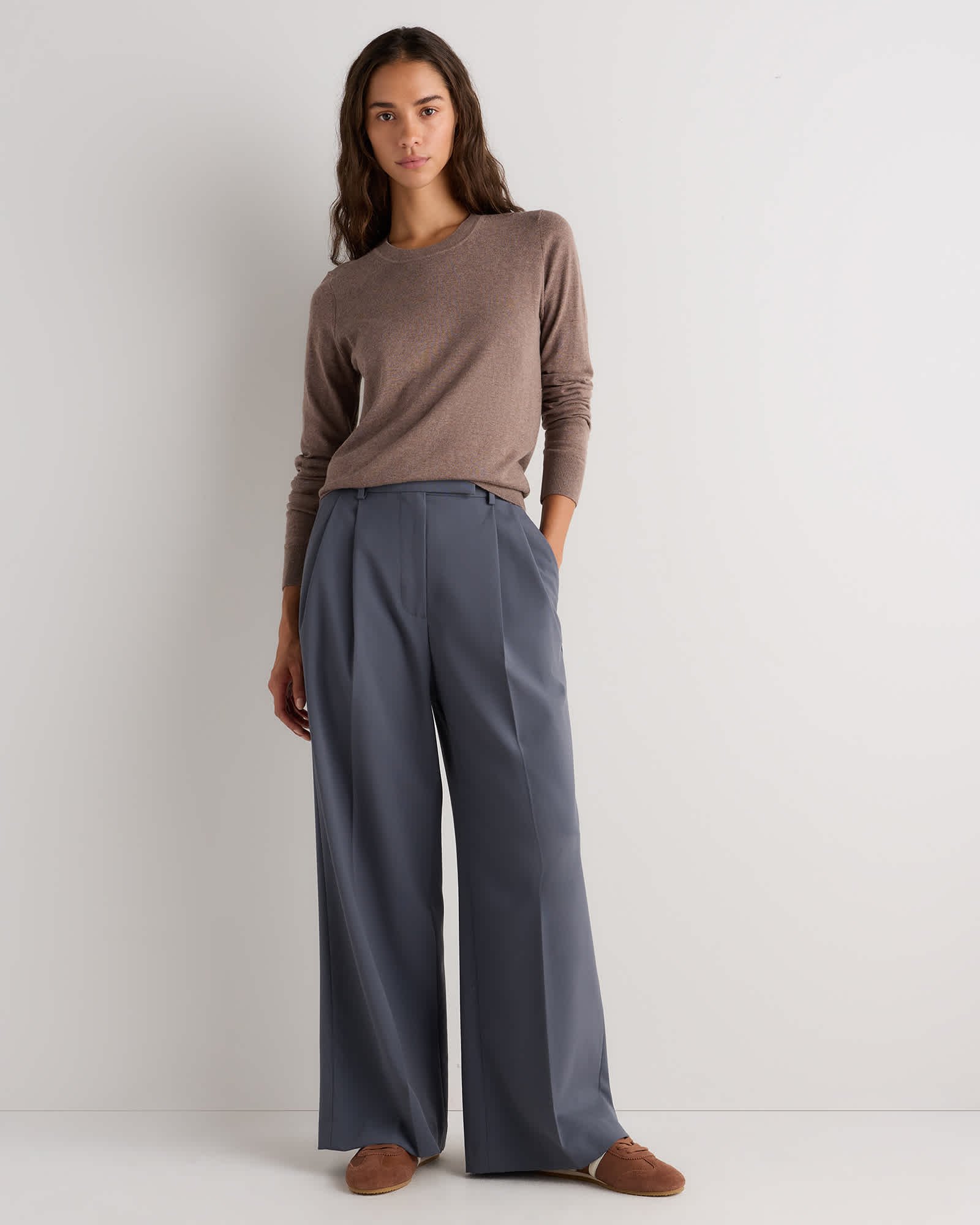 Lightweight Cotton Cashmere Crew Sweater — Gallery image Lightweight Cotton Cashmere Crew Sweater