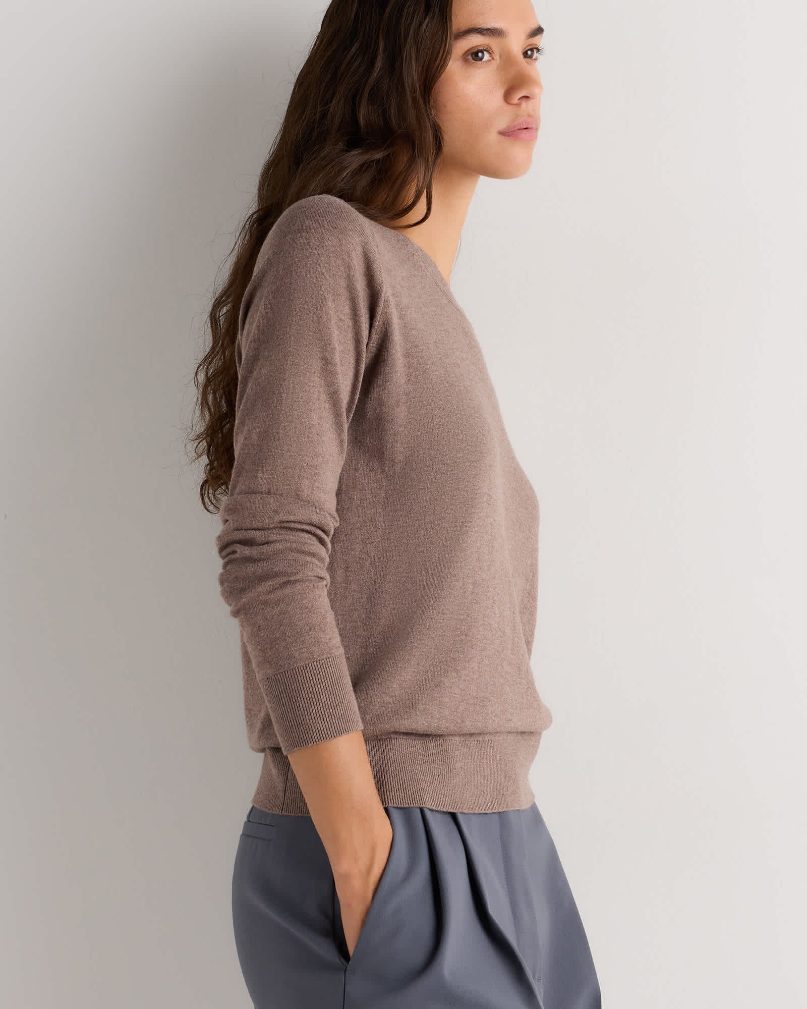 Lightweight Cotton Cashmere Crew Sweater — Gallery image Lightweight Cotton Cashmere Crew Sweater